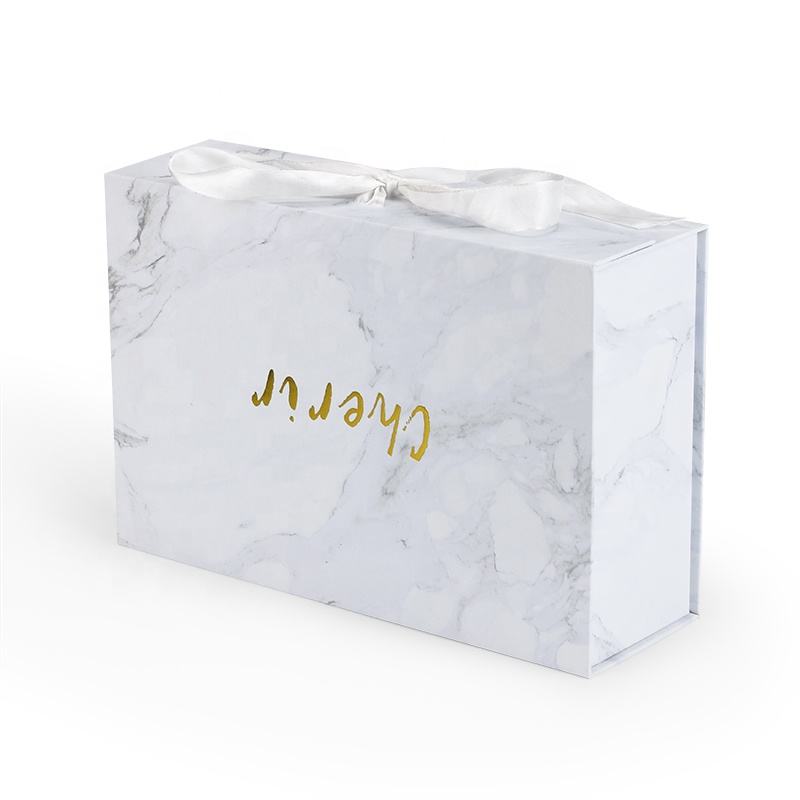 Custom White Foldable Magnetic Gift Box – Style 002