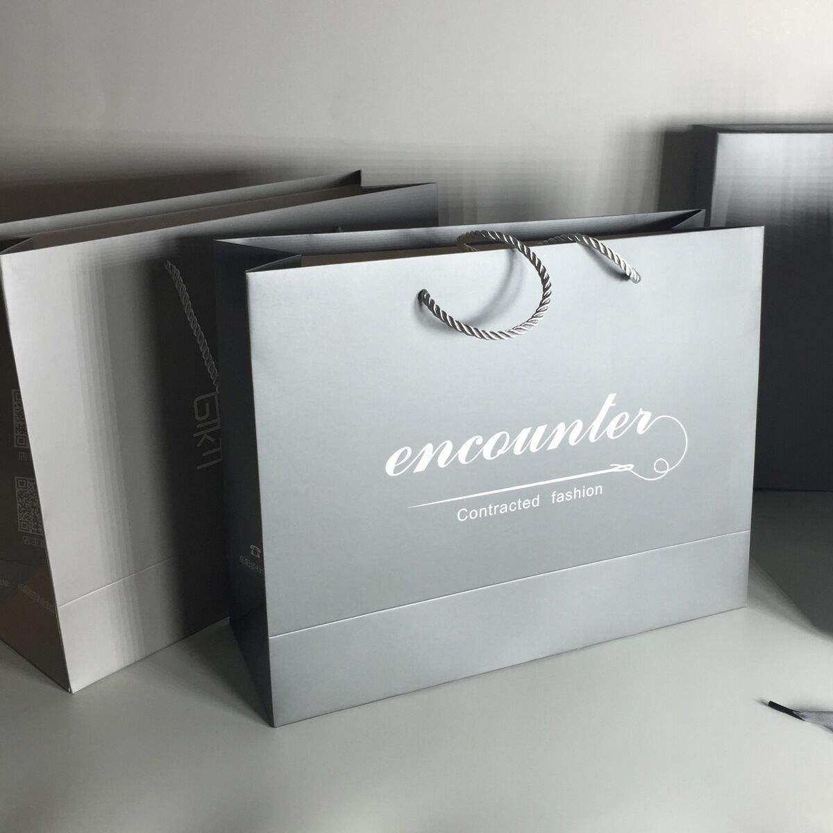 Lionwrapack Printing Foldable White Kraft Paper Carrier Bag