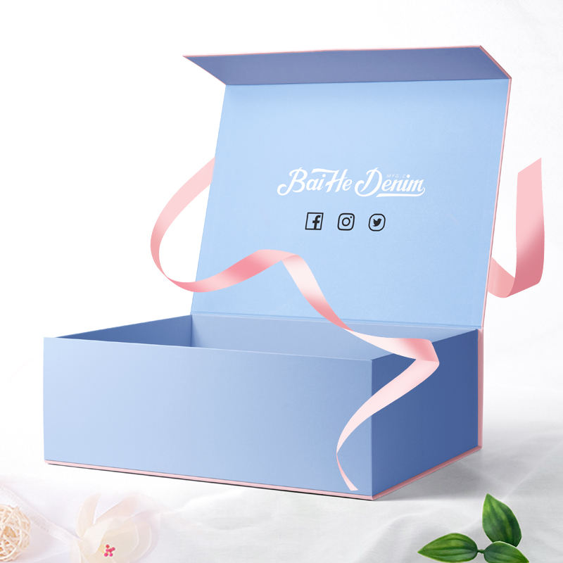 Custom Black Foldable Magnetic Gift Box