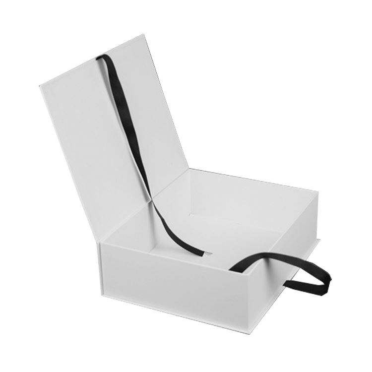 Custom White Foldable Magnetic Gift Box